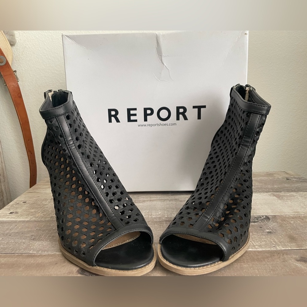 Report - Raemon Ankle Booties